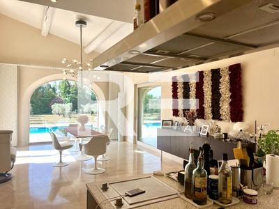 Maison - 350 m² - 12 pièces