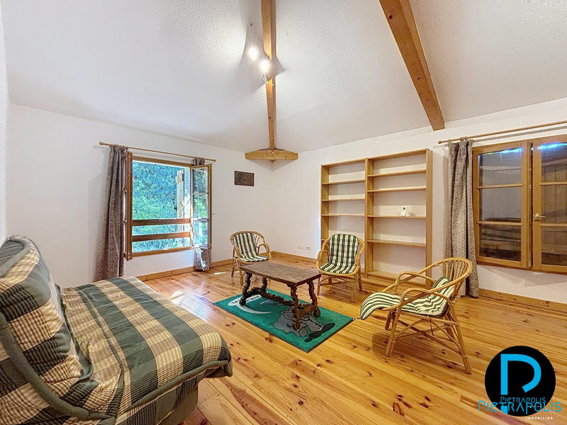 Maison - 334 m² - 7 pièces