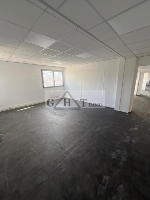 Entrepôt - 1 502 m²