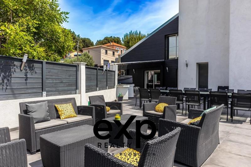 Propriété - 285 m² - 9 pièces