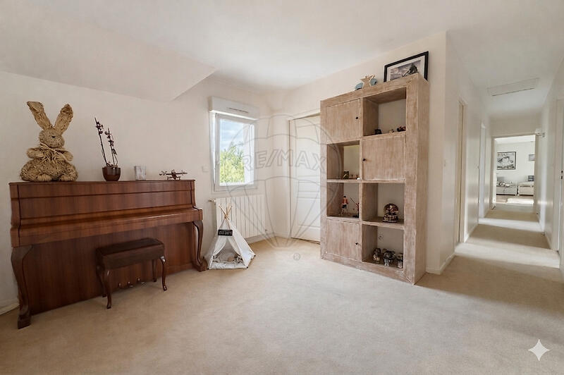 Propriété - 297 m² - 8 pièces