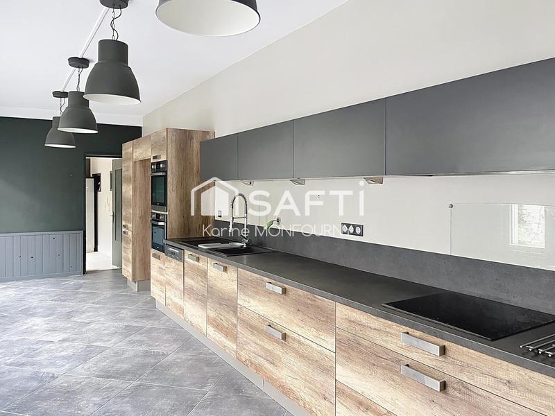 Maison - 330 m² - 8 pièces