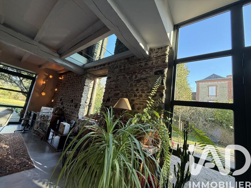 Maison - 228 m² - 7 pièces