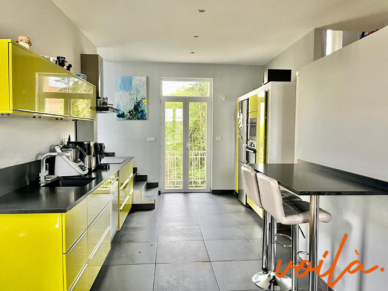 Maison - 218 m² - 8 pièces