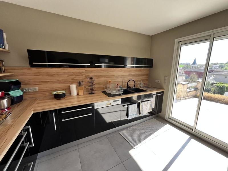 Maison - 225 m² - 9 pièces