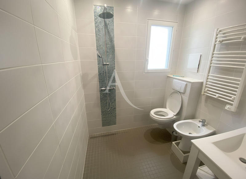 Maison - 249 m² - 11 pièces