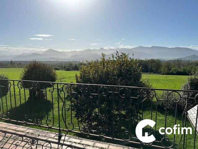 Maison - 260 m² - 7 pièces