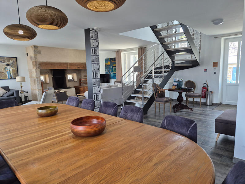 Maison - 227 m² - 9 pièces