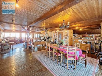 Châlet - 444 m² - 11 pièces