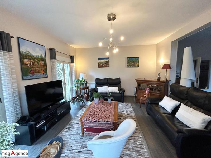 Maison - 216 m² - 8 pièces