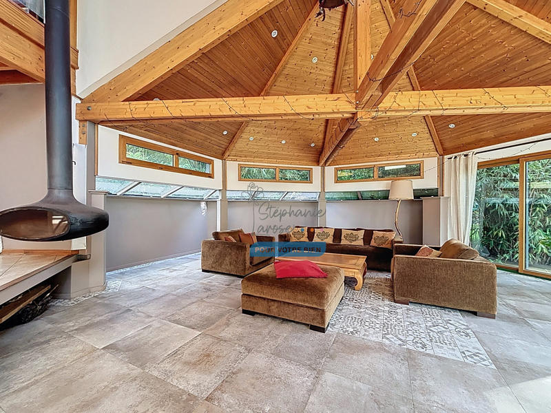 Villa - 250 m² - 8 pièces