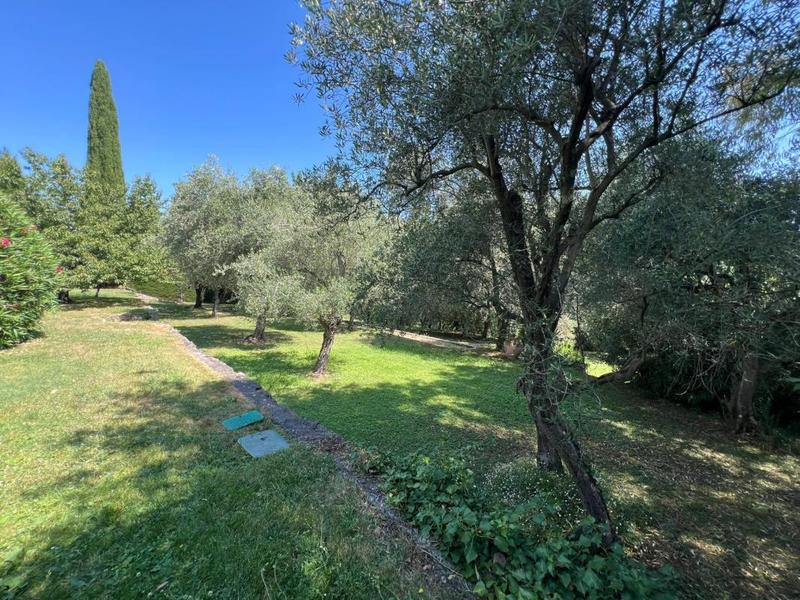 Propriété - 256 m² - 7 pièces