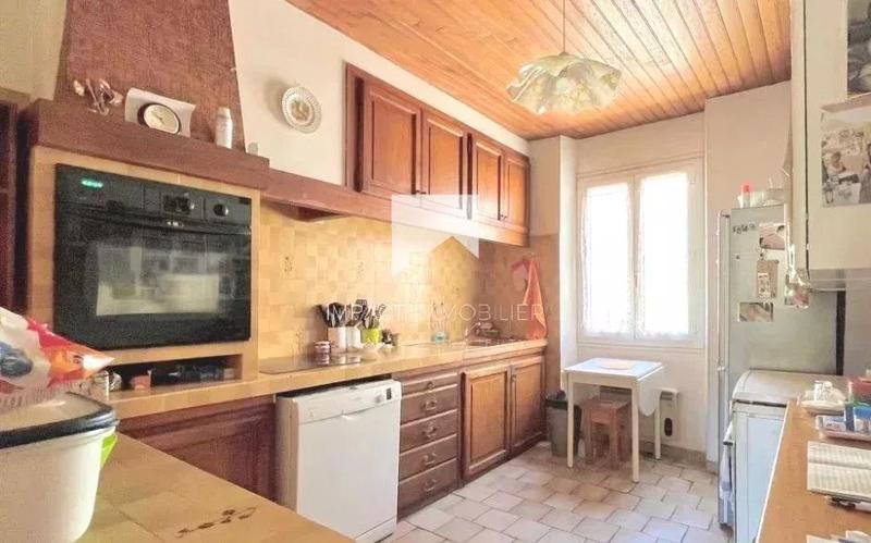 Maison - 228 m² - 12 pièces