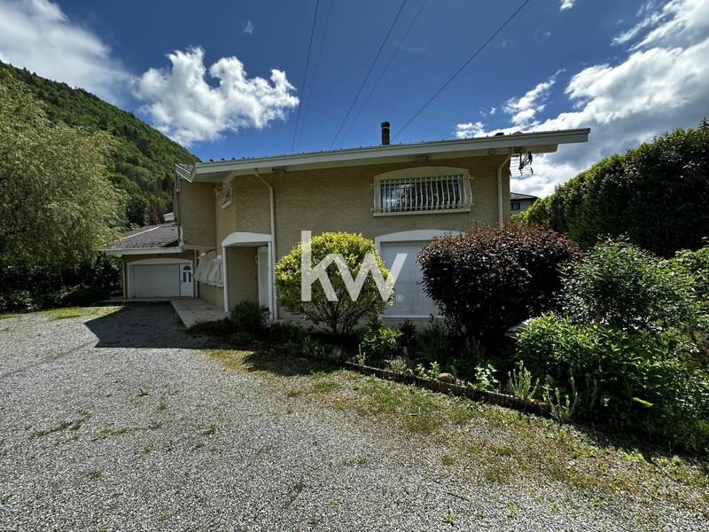 Maison - 440 m² - 6 pièces