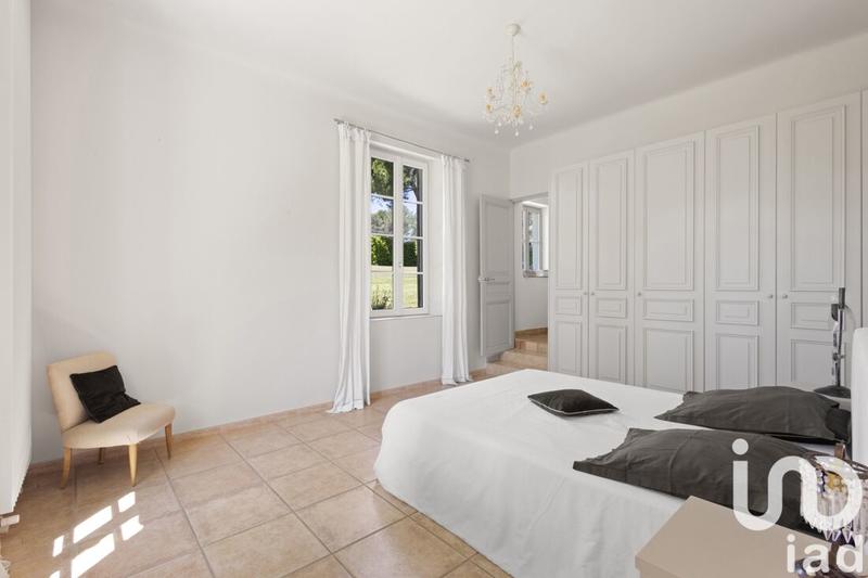 Maison - 220 m² - 5 pièces