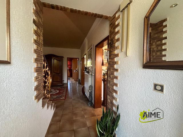 Maison - 211 m² - 7 pièces