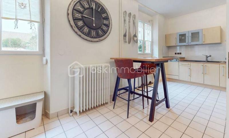 Demeure - 240 m² - 7 pièces