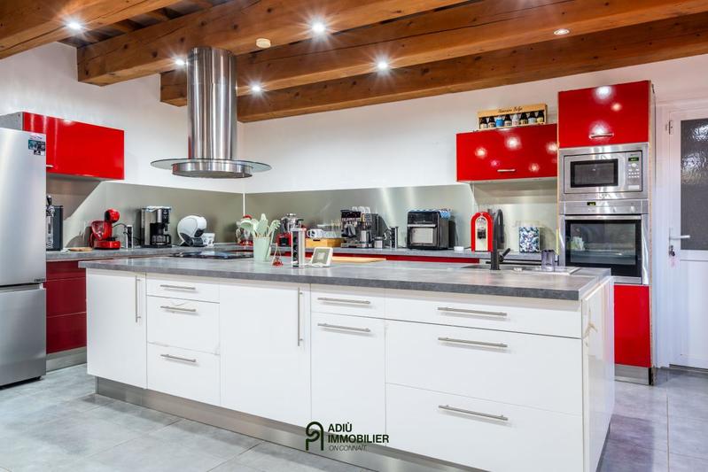 Maison - 381 m² - 9 pièces