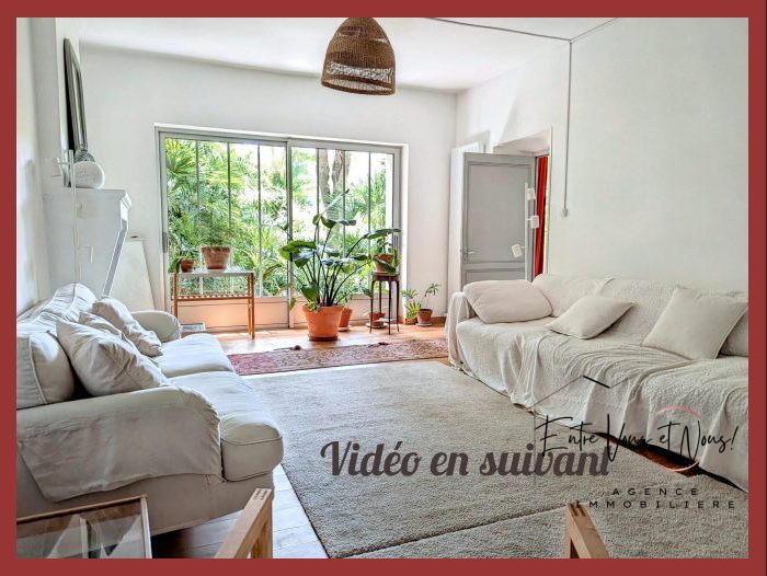 Maison - 280 m² - 8 pièces