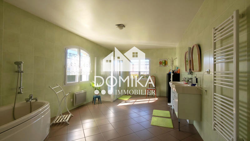 Maison - 242 m² - 6 pièces