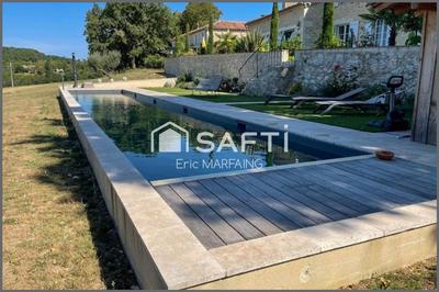 Maison - 557 m² - 13 pièces