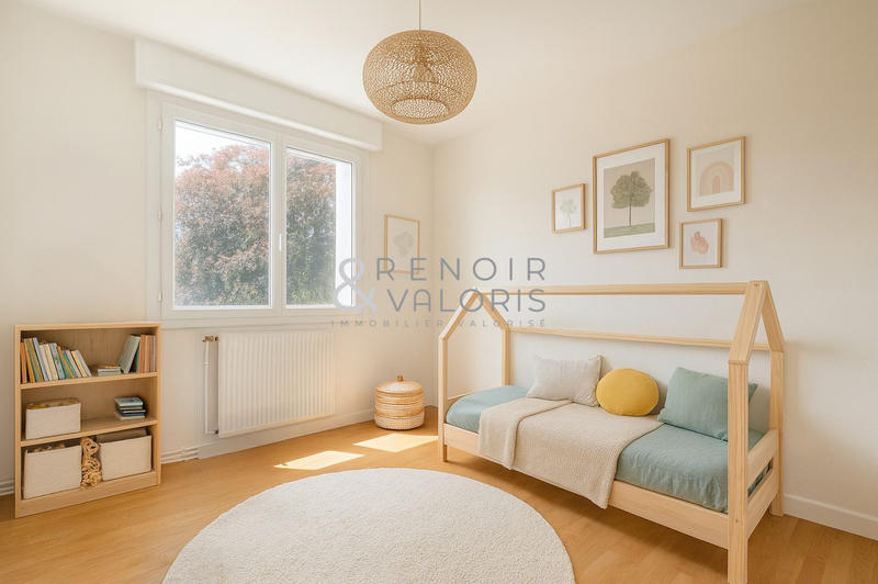 Appartement - 100 m² - 5 pièces