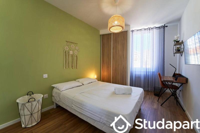 Chambre - 14 m² - 1 pièce