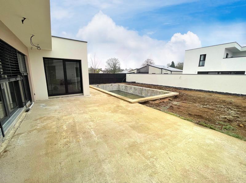 Maison - 246 m² - 7 pièces