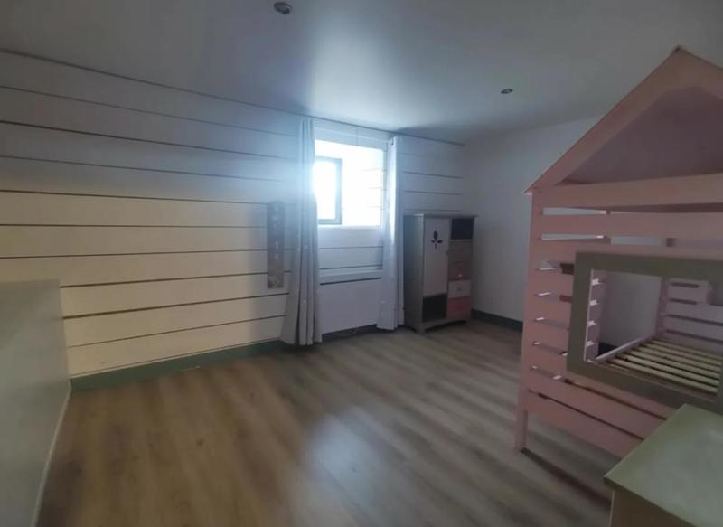 Maison - 280 m² - 7 pièces