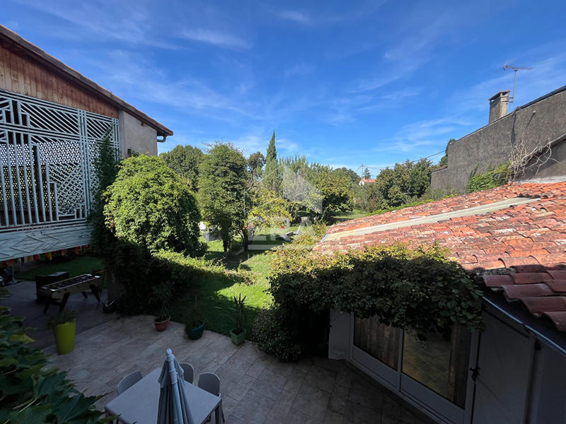 Maison - 370 m² - 8 pièces