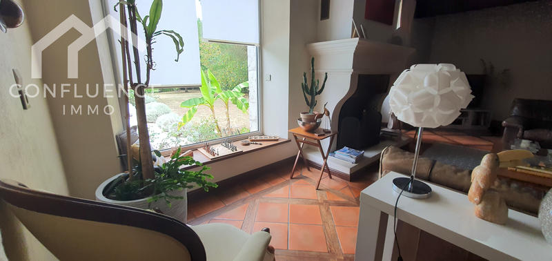 Maison - 270 m² - 9 pièces