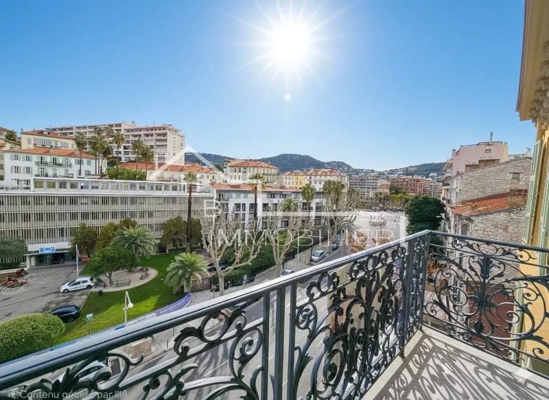 Appartement - 90 m² - 3 pièces