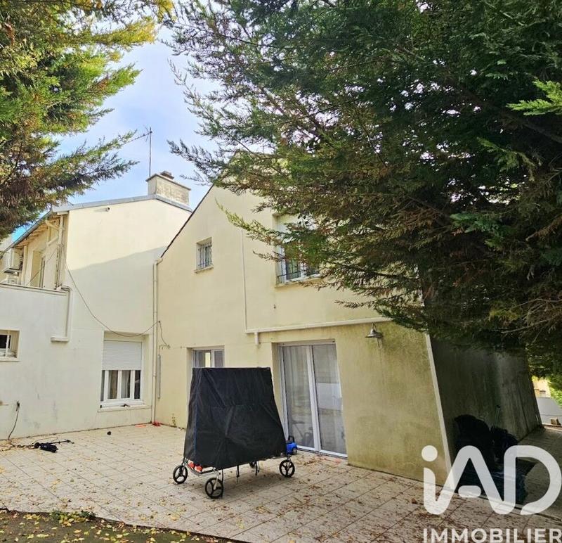 Maison - 210 m² - 10 pièces