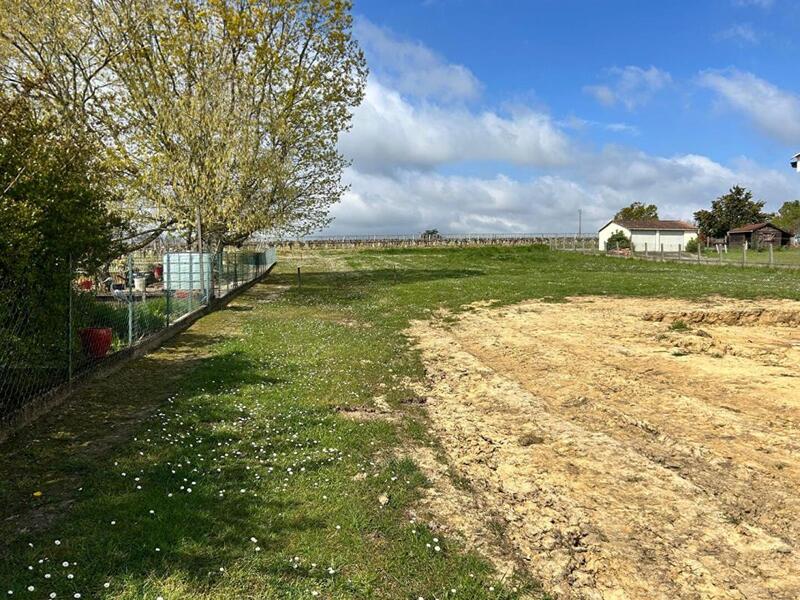 Terrain constructible - 1 032 m²