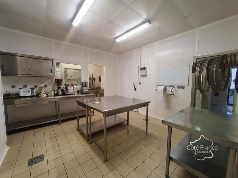 Local d'activité / Entrepôt - 208 m²