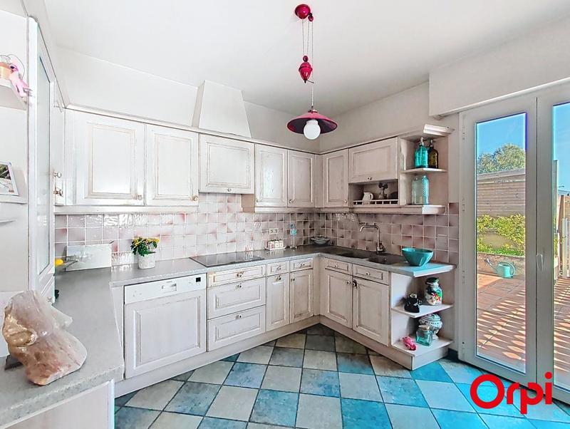 Maison - 222 m² - 8 pièces