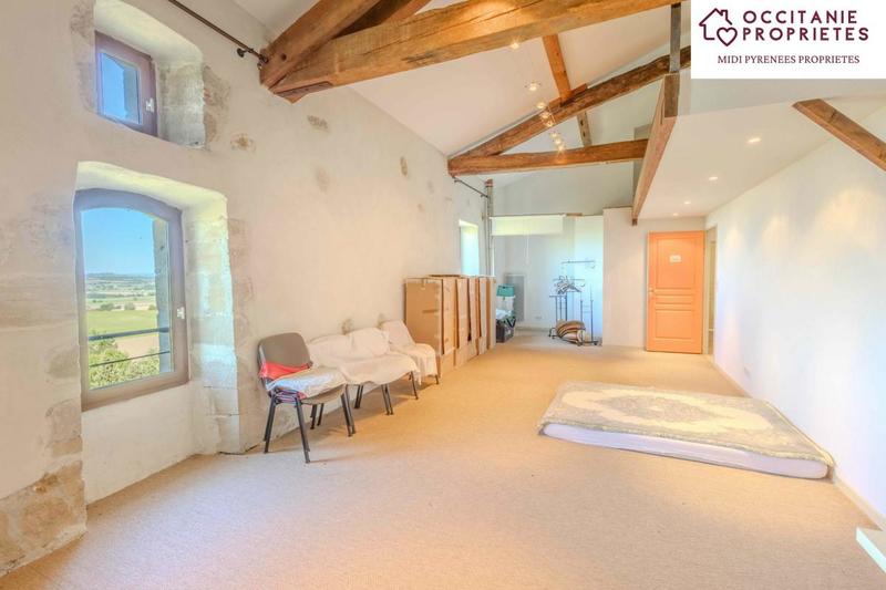 Corps de ferme - 700 m² - 17 pièces