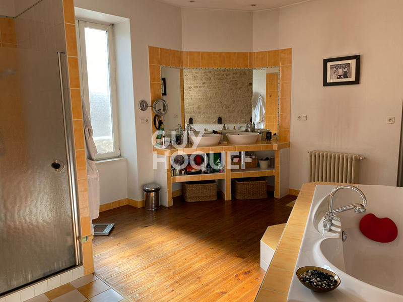 Maison - 255 m² - 8 pièces