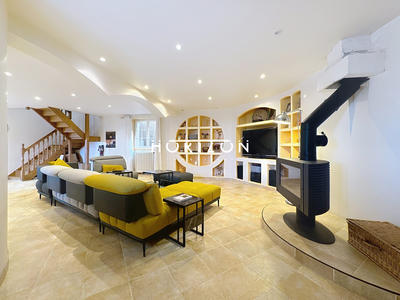 Maison - 201 m² - 6 pièces