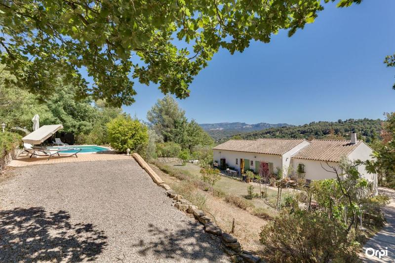 Maison - 246 m² - 7 pièces