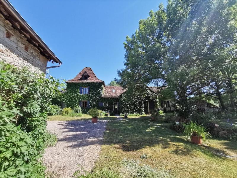 Propriété - 275 m² - 10 pièces