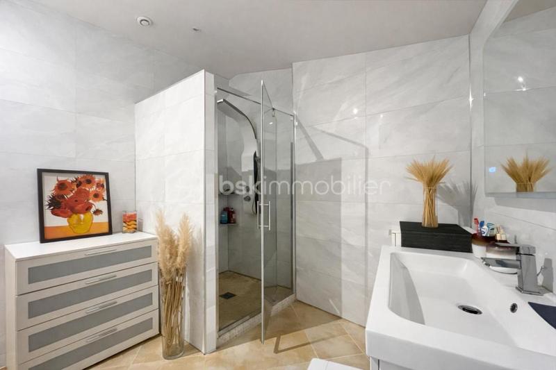 Maison - 201 m² - 7 pièces