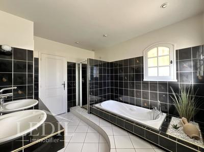 Maison - 188 m² - 6 pièces