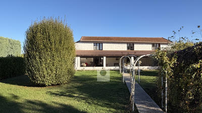 Maison - 208 m² - 7 pièces