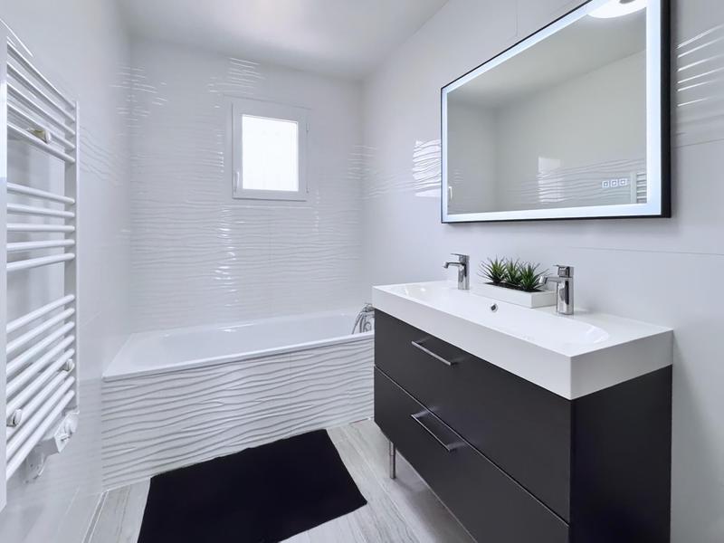 Maison - 99 m² - 6 pièces