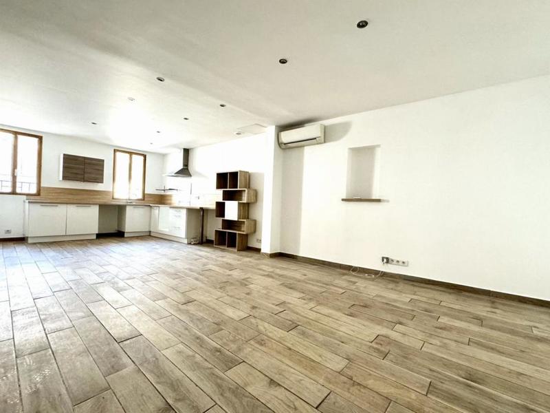 Studio - 113 m² - 6 pièces