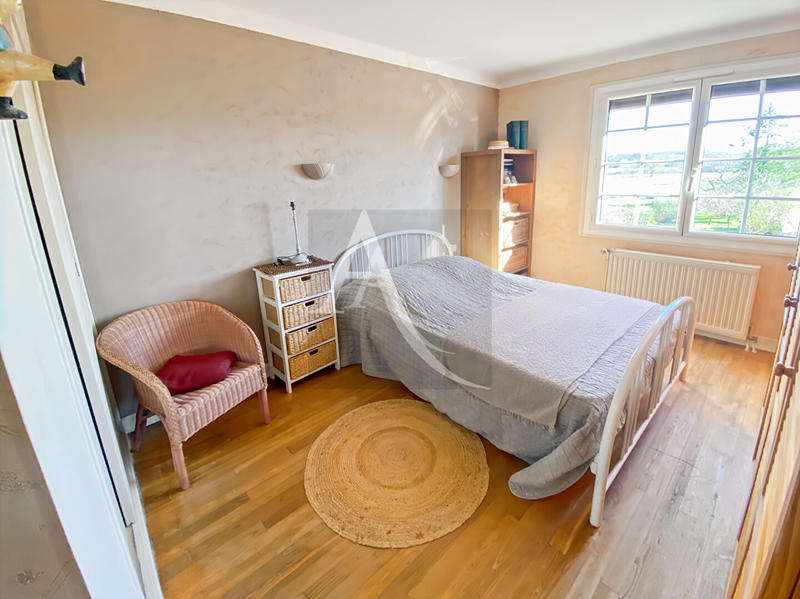 Maison - 240 m² - 12 pièces