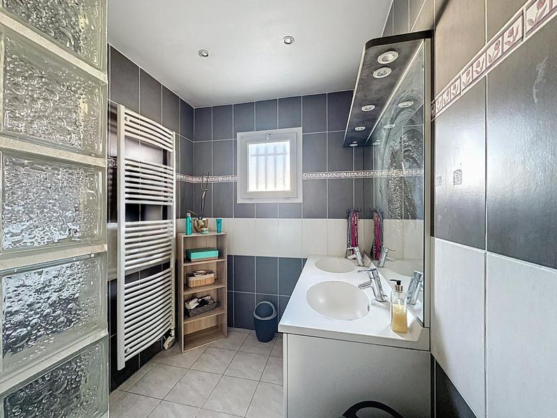 Local commercial - 8 pièces