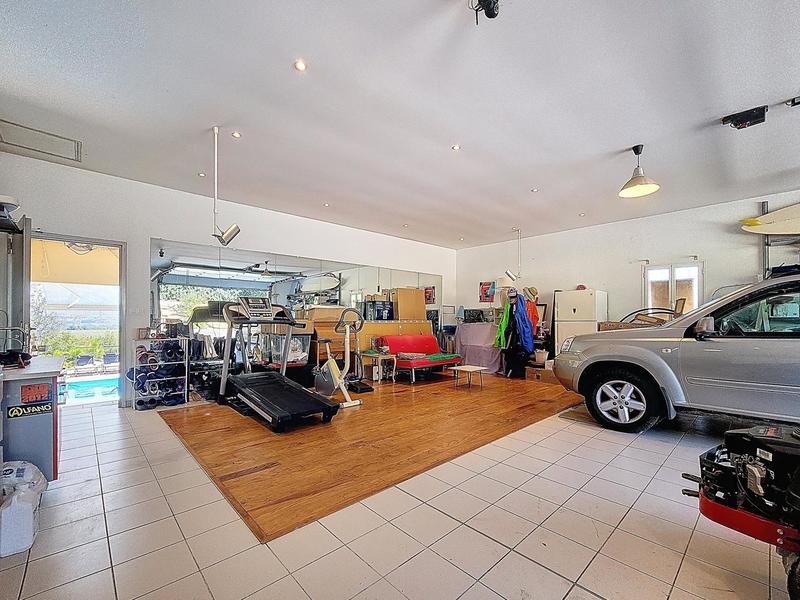 Maison - 200 m² - 8 pièces