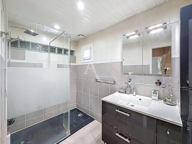 Maison - 92 m² - 5 pièces